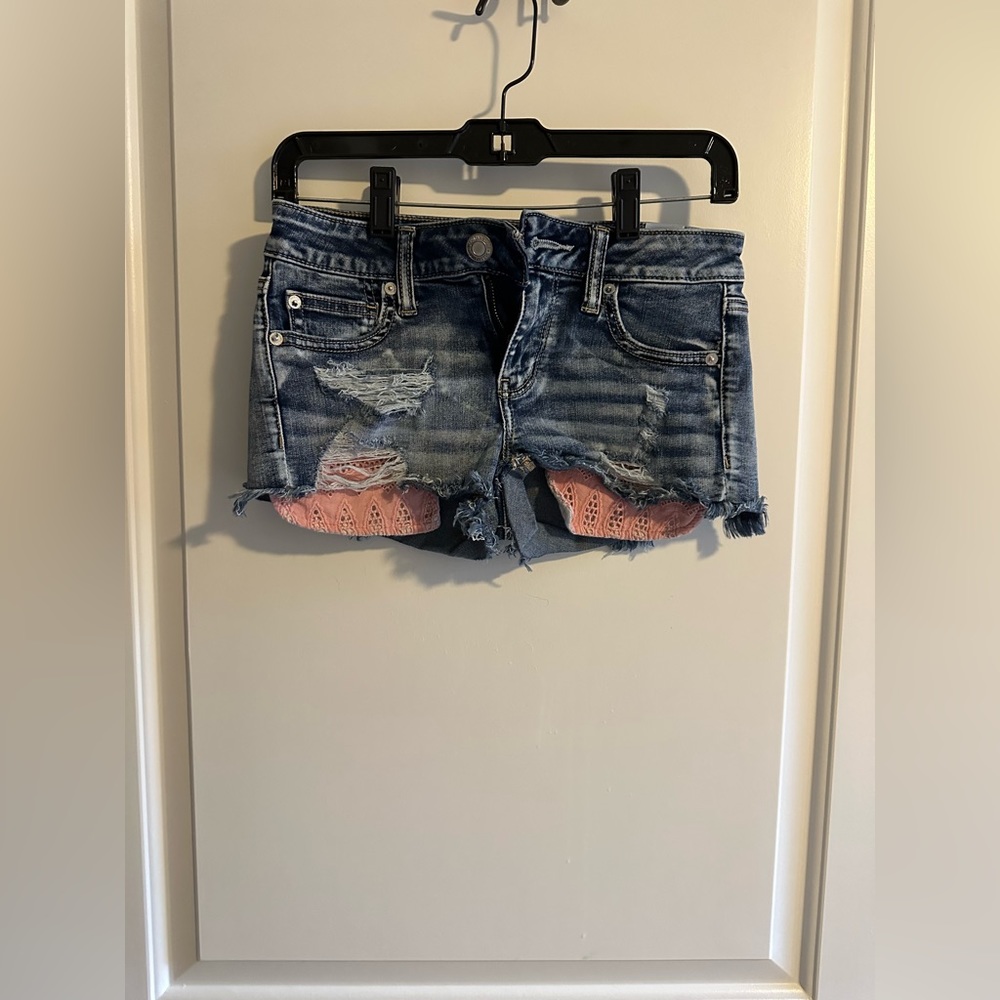 American Eagle “Shortie” Denim Shorts with Exposed Peach Pockets